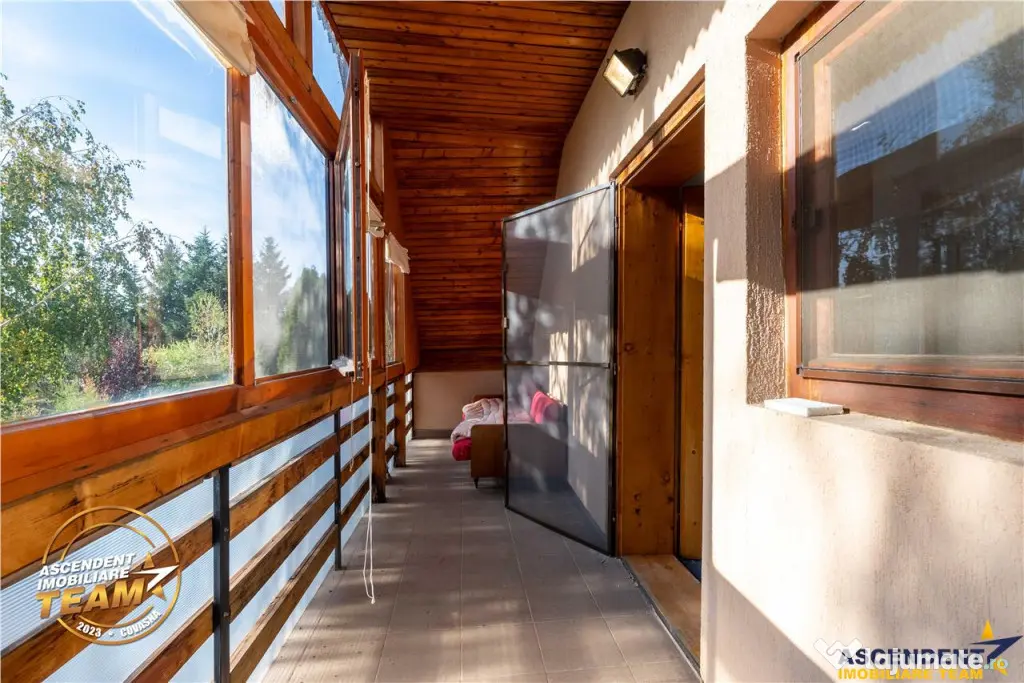 Vila familiala P M. domeniu de 2.661mp, livada, terasa incal - Brasov (Brasov)