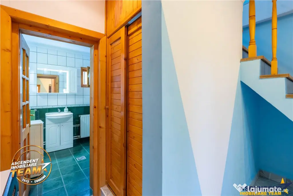 Vila familiala P M. domeniu de 2.661mp, livada, terasa incal - Brasov (Brasov)