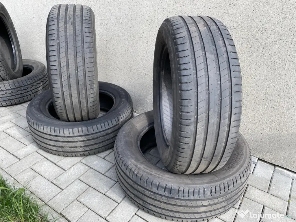 Anvelope 235/60R18 vară și iarnă (8 bucăți)