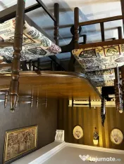 Set de sufragerie de epocă – Masă ovală extensibilă din lemn masiv și 8 scaune 
