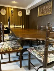 Set de sufragerie de epocă – Masă ovală extensibilă din lemn masiv și 8 scaune 
