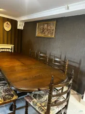 Set de sufragerie de epocă – Masă ovală extensibilă din lemn masiv și 8 scaune 