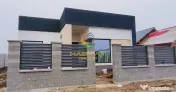 Casă parter, 4 camere, încălzire pardoseală, curte cu gazon și aspersoare 