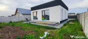 Casă parter, 4 camere, încălzire pardoseală, curte cu gazon și aspersoare 