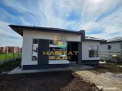 Casă parter, 3 camere decomandate, 2 băi, încălzire pardoseală, 375mp teren 