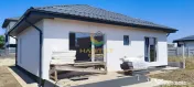 Casă parter, 3 camere decomandate, 2 băi, încălzire pardoseală, 375mp teren 