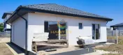 Casă parter, 3 camere decomandate, 2 băi, încălzire pardoseală, 375mp teren 