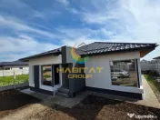 Casă parter, 3 camere decomandate, 2 băi, încălzire pardoseală, 375mp teren 