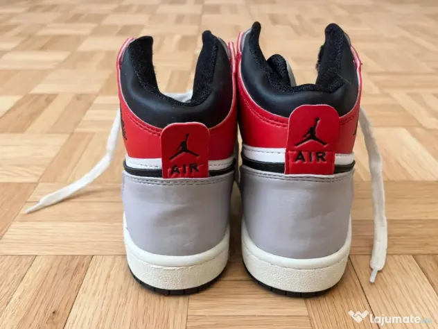 Adidași, mărimea 38, noi