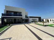 Vilă premium cu piscină încălzită și terasă, mobilat?