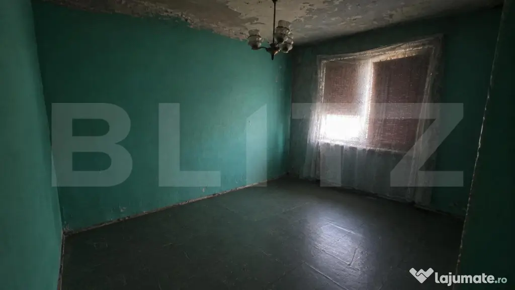 Apartament cu 3 camere si balcon, 50 mp. gata de renovat pe - Hunedoara (Hunedoara)