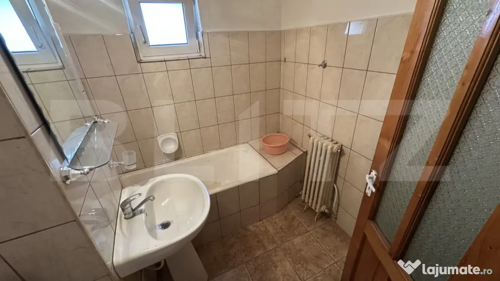 Apartament cu 3 camere DECOMANDAT, 73 mp cu balcon si 2 bai - Orastie (Hunedoara)