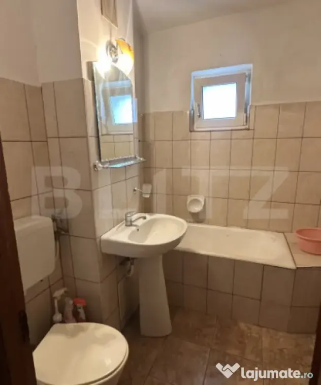 Apartament cu 3 camere DECOMANDAT, 73 mp cu balcon si 2 bai - Orastie (Hunedoara)