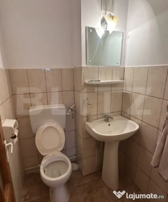 Apartament cu 3 camere DECOMANDAT, 73 mp cu balcon si 2 bai - Orastie (Hunedoara)