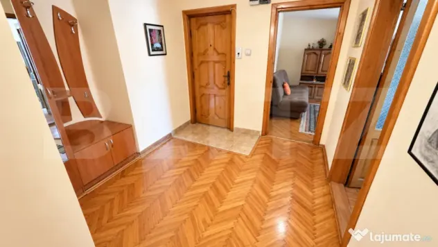Apartament cu 3 camere DECOMANDAT, 73 mp cu balcon si 2 bai - Orastie (Hunedoara)