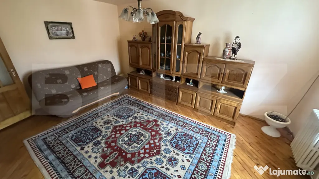 Apartament cu 3 camere DECOMANDAT, 73 mp cu balcon si 2 bai - Orastie (Hunedoara)