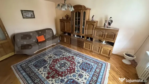 Apartament cu 3 camere DECOMANDAT, 73 mp cu balcon si 2 bai - Orastie (Hunedoara)