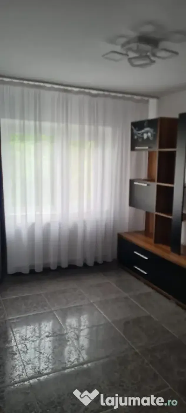 - Apartament 3 camere confort 1 decomandat, Dorobantilor Bar - Braila (Braila)