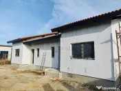 Duplex pe plan - canalizare - bucatarie inchisa - 3 bai
