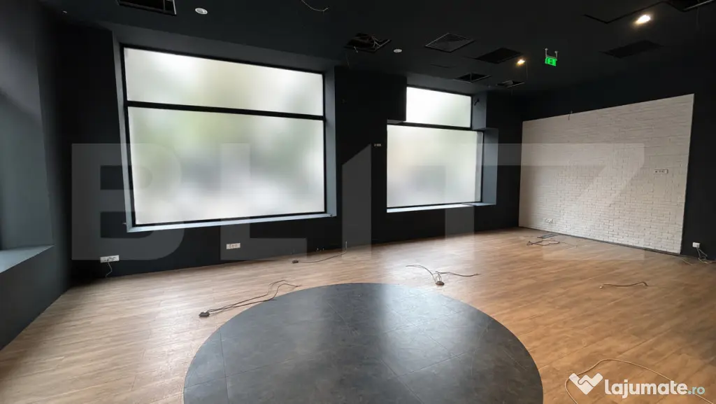 Spațiu comercial cu vitrină, ≈ 90 mp, curent trifazic, z - Timisoara (Timis)