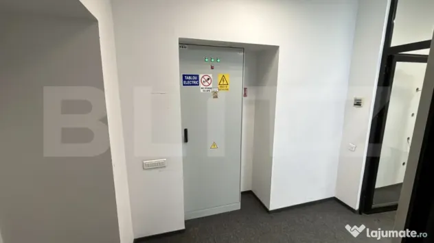 Spațiu comercial cu vitrină, ≈ 90 mp, curent trifazic, z - Timisoara (Timis)