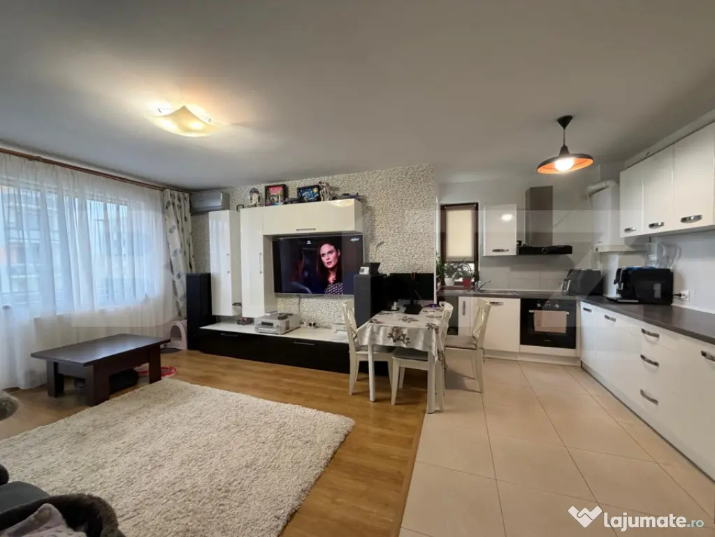 Apartament cu 3 camere | Mobilat, utilat | Loc de parcare | - Brasov (Brasov)
