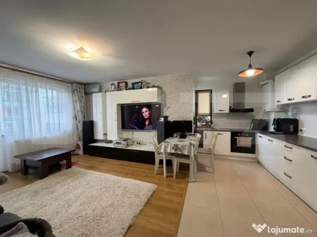 Apartament cu 3 camere | Mobilat, utilat | Loc de parcare | - Brasov (Brasov)