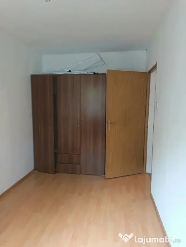 Apartament 3 camere, etaj intermediar, centrala proprie,zon - Ploiesti (Prahova)