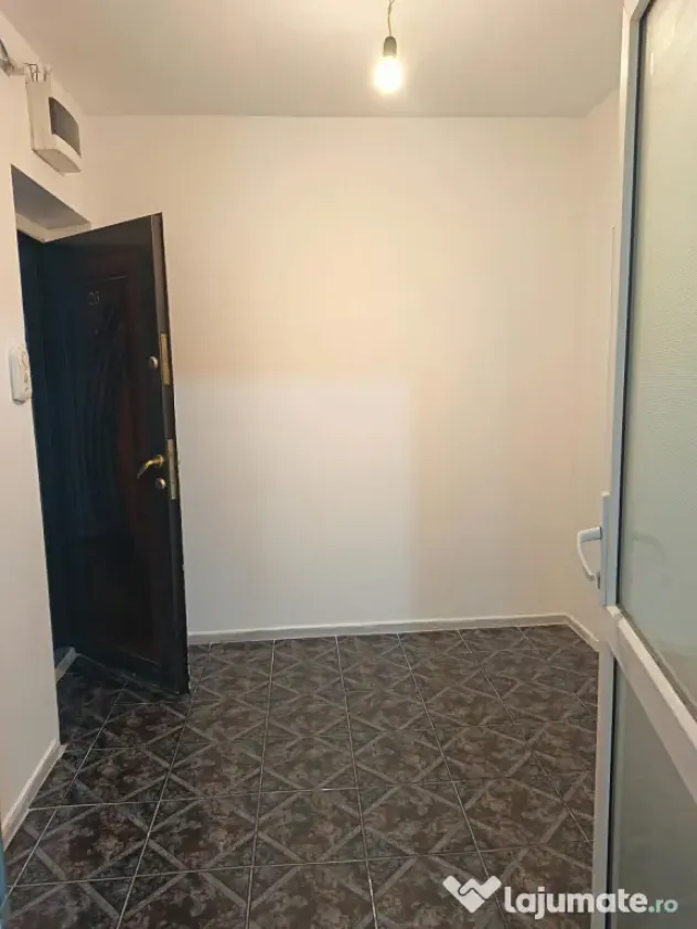 Apartament 3 camere, etaj intermediar, centrala proprie,zon - Ploiesti (Prahova)
