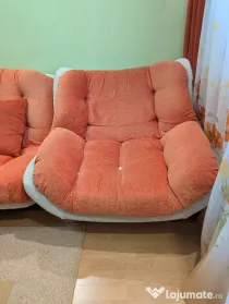 Două fotolii și o canapea