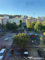 Apartament cu 3 camere, balcon, boxa si parcare concesionata