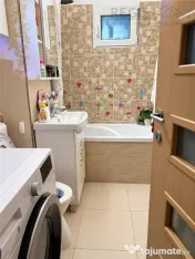 Apartament cu 3 camere, balcon, boxa si parcare concesionata
