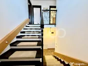 Duplex cu 5 camere de vanzare la cheie garaj curte si terasa 