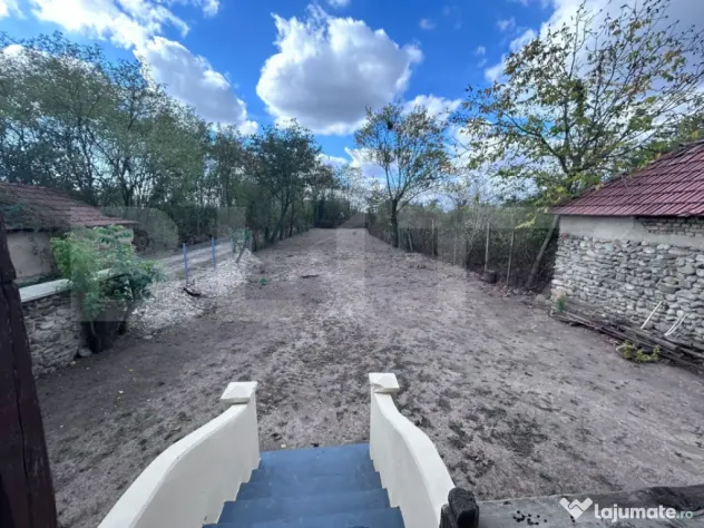 Casa cu teren 1000mp-Zona Lelesti - Targu Jiu (Gorj)