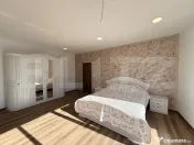 Casă 354 mp utili cu hală 228 mp, teren 1.881 mp, Malu Mar