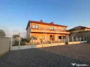Casă 354 mp utili cu hală 228 mp, teren 1.881 mp, Malu Mar