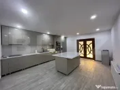 Casă 354 mp utili cu hală 228 mp, teren 1.881 mp, Malu Mar