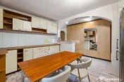 4 camere cu boiler, 13 Septembrie