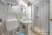 4 camere cu boiler, 13 Septembrie