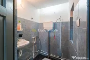 Casa, anexa, hala comerciala închiriată teren 400 mp 7 minute centru 