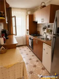 Apartament decomandat Calea Bucuresti. intrare pe Carpatilor 