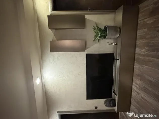 Comoda TV si corpuri suspendate