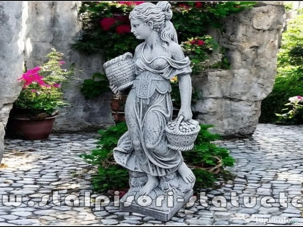 Statuetă fata cu coșulețe, gri patinat, model S23.