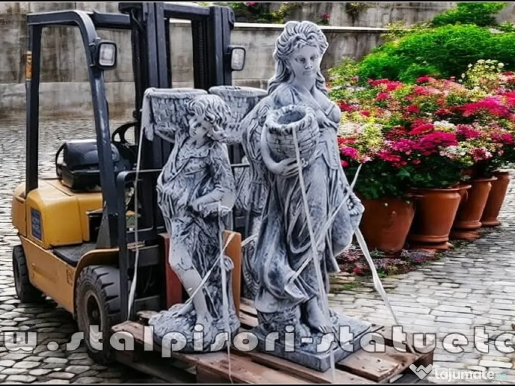 Statuetă fata cu coșulețe, gri patinat, model S23.