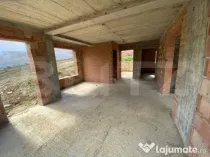 Casa familiala la rosu in suprafat utila de 199 mp si 400 mp