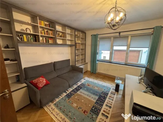 Casa cu 5 camere+garaj - zona Centrul Istoric