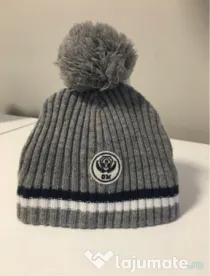 Fes / caciulita bebe ‘OM’ gri cu ciucure 0-12 luni