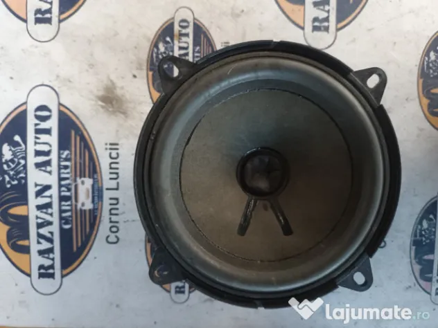 Boxa stanga spate Dacia Duster