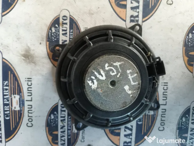 Boxa stanga spate Dacia Duster
