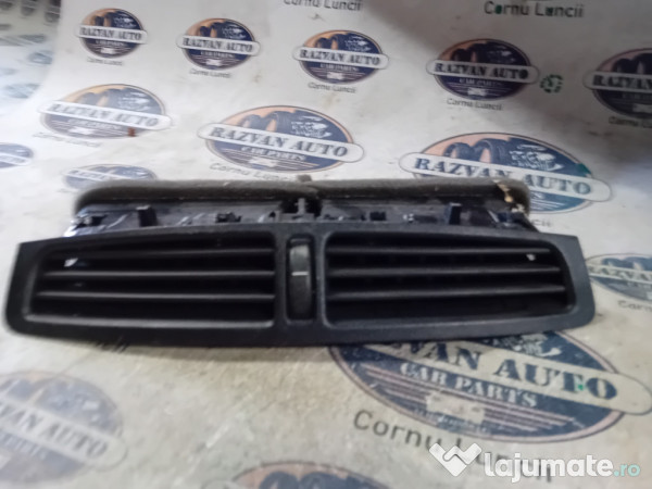 Grila centrala fata Ford C-MAX 2011